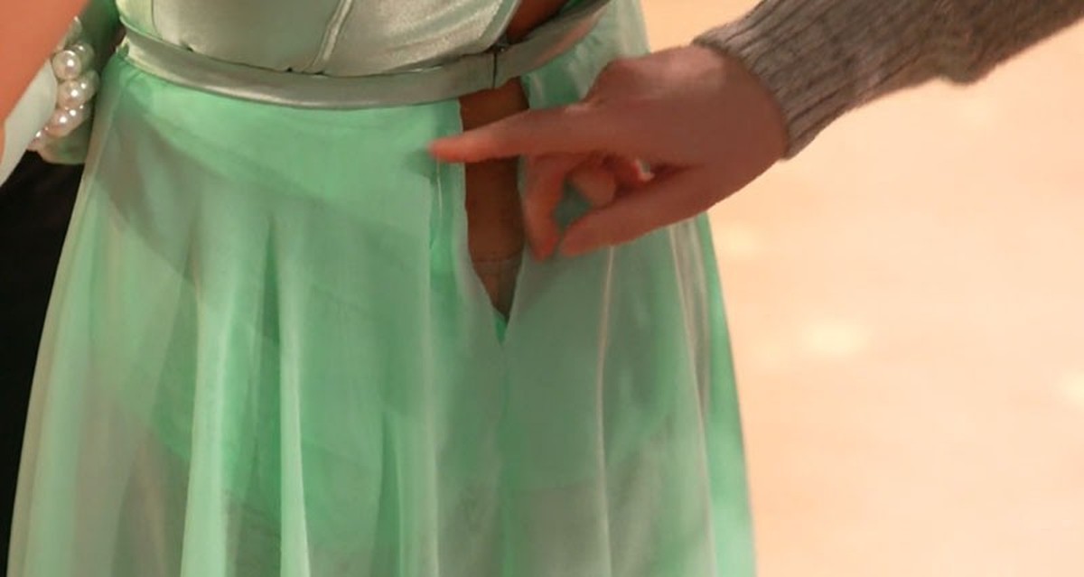 Mit Marta Arndts Kleid gibt es ein Problem.