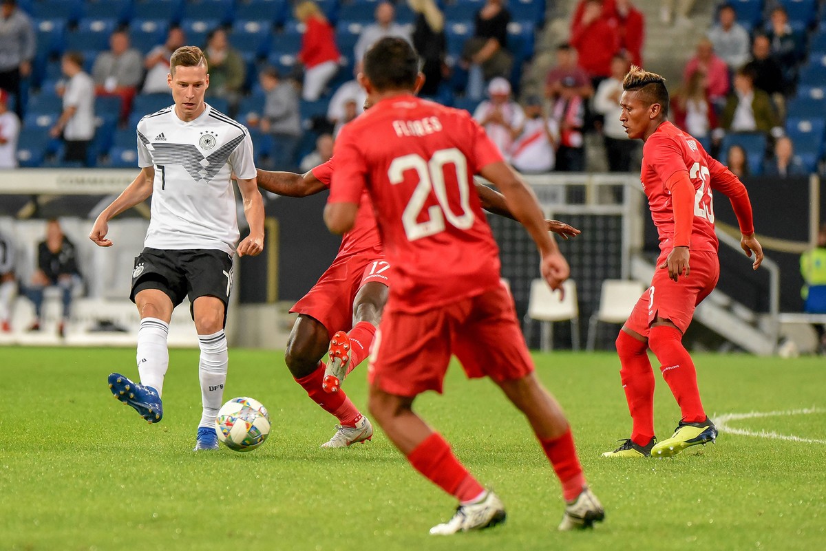 Julian Draxler (GER), Edison Michael Flores (PER) und Pedro Jesus Aquino (PER). Deutschland, Sinsheim, 09.09.2018, Fussball, Nationalmannschaft, Freundschaftsspiel: Deutschland vs Peru, Rhein-Neckar-A ...