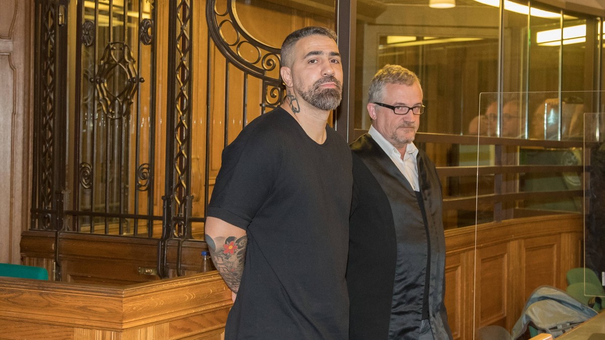 Achtung Personen muessen eigenständig unkenntlich gemacht werden Berlin den 26.08.2020 Bild-Motiv: Bushido mit seinen Rechtsanwalt 10.30 Strafkammer 38, Saal 500 Delikt: versuchte schwere raeuberische ...