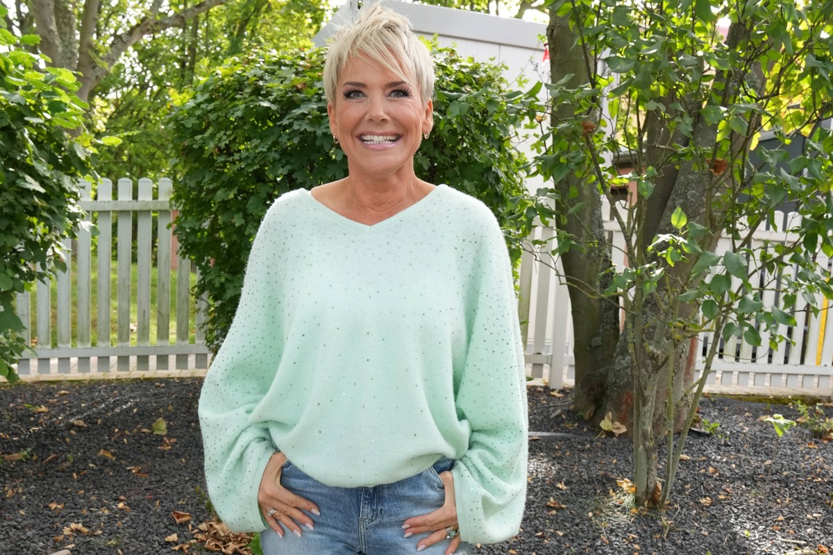 ZDF - Fernsehgarten. Inka Bause in der Unterhaltungsshow ZDF Fernsehgarten am 29.09.2024 in Mainz. Mainz ZDF - Fernsehgarten Rheinland-Pfalz *** ZDF Fernsehgarten Inka Bause in the entertainment show  ...