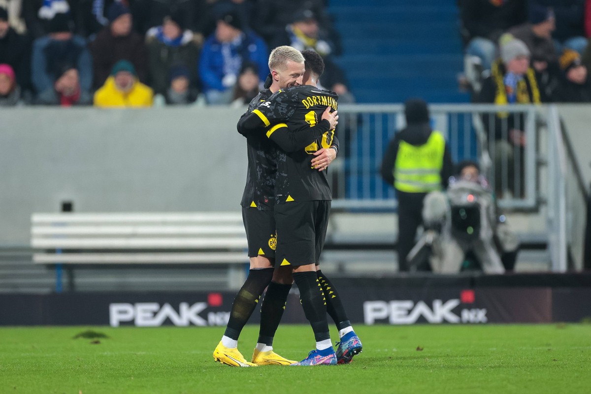 13.01.2024, Fussball, Saison 2023/2024, 1. Bundesliga, 17. Spieltag, SV Darmstadt 98 - Borussia Dortmund, Marco Reus Borussia Dortmund ud Jadon Sancho Borussia Dortmund bejubeln das Tor zum 0:2, Darms ...