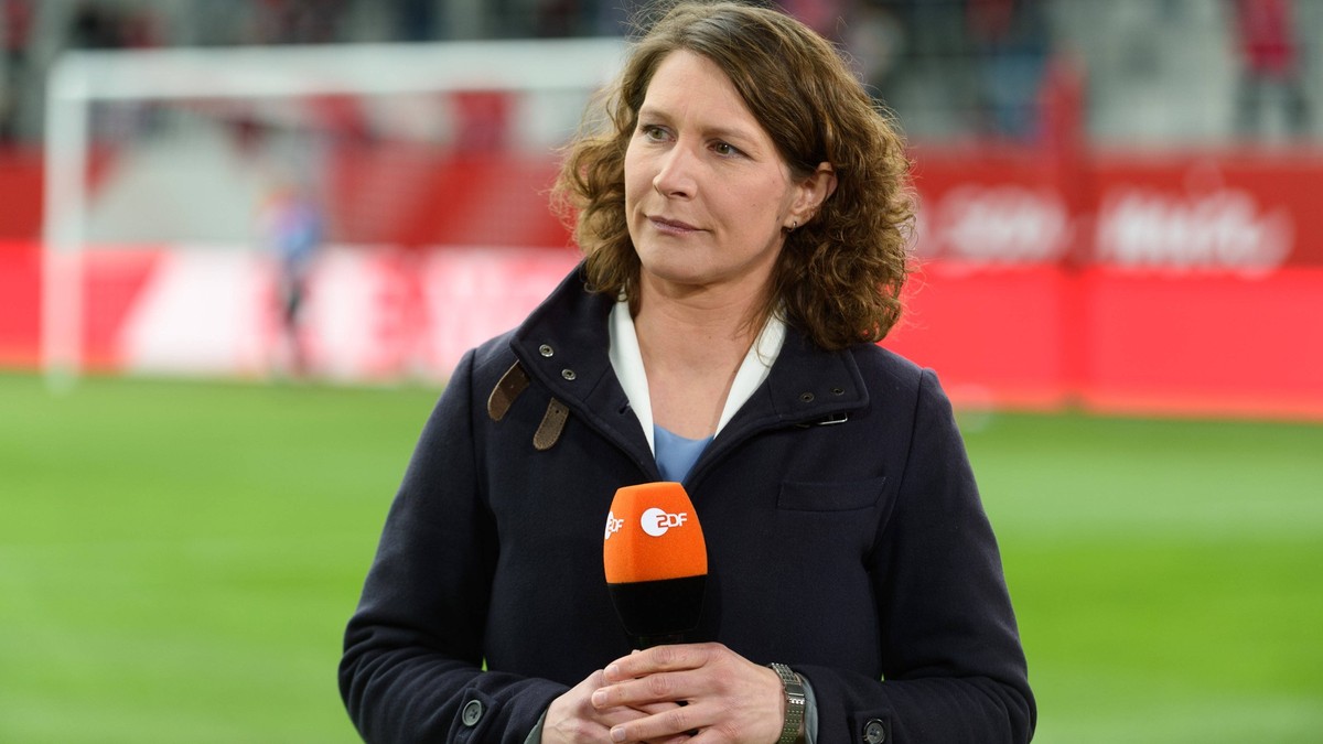 Munich, Germany, Apr 17th 2021: TV pundit Kathrin Lehmann with ZDF microphone before the DFB Pokal semifinal match between FC Bayern Munich and VfL Wolfsburg at FC Bayern Campus, Germany. Sven Beyrich ...