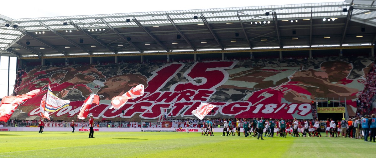 Mainz, Germany 26.08.2018, 1. Bundesliga, 1 Spieltag, 1. FSV Mainz 05 - VfB Stuttgart, Choreographien, Choreo, 15 Jahre Aufstieg ( DeFodi053 *** Mainz Germany 26 08 2018 1 Bundesliga 1 Gameday 1 FSV M ...
