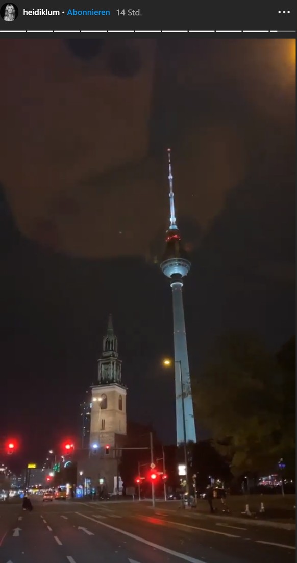 Im Auto vorbei am Fernsehturm – vermutlich zurück Richtung nahegelegenem Soho House, solange es eben noch geht.