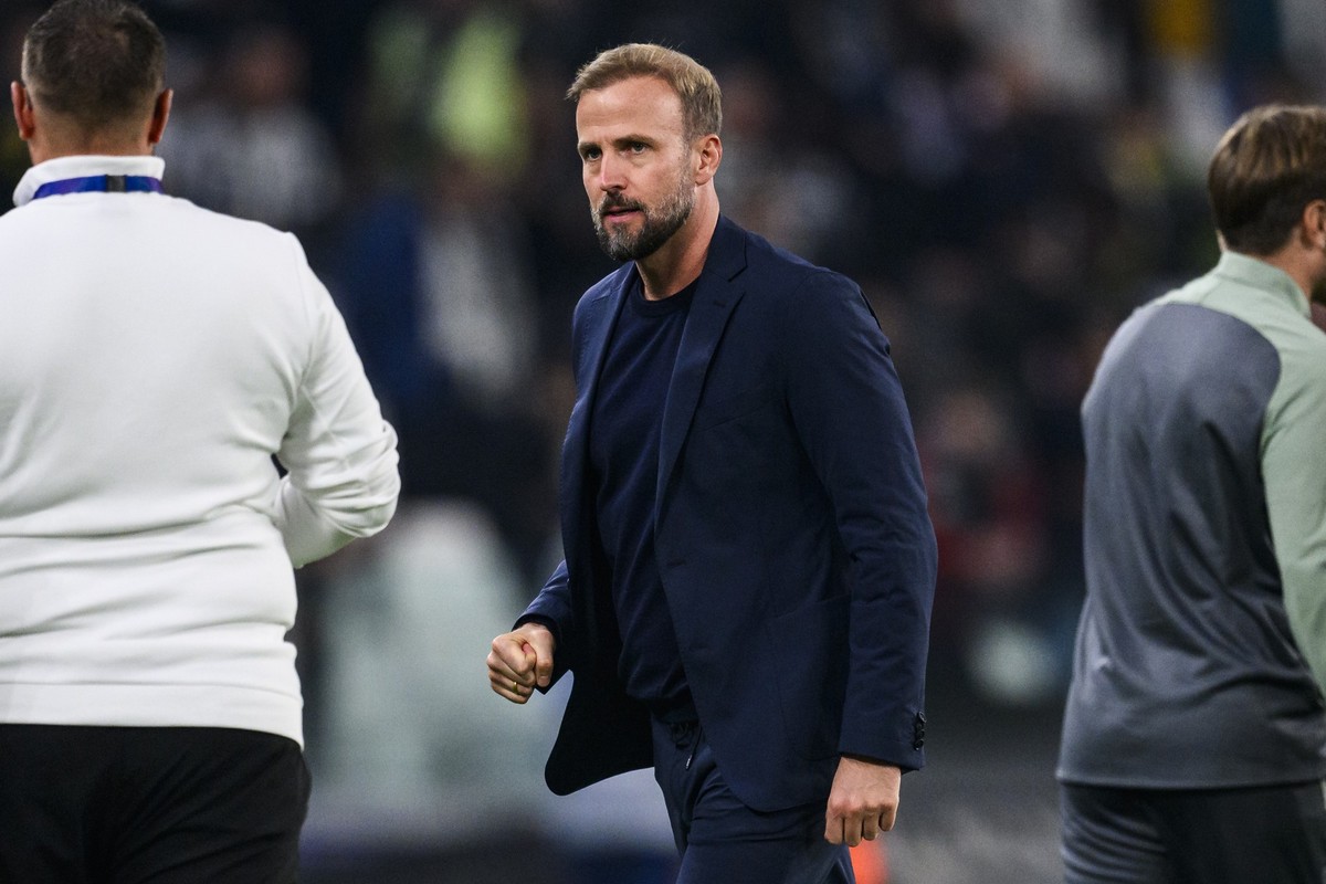 22.10.2024, Italien, Turin: Fußball: Champions League, Juventus Turin - VfB Stuttgart, Vorrunde, 3. Spieltag, Allianz Stadium. Stuttgarts Trainer Sebastian Hoeneß jubelt nach dem Spiel. Foto: Tom Well ...