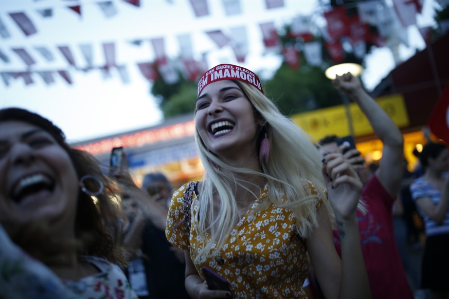 Supporters of Ekrem Imamoglu candidate of the secular opposition Republican People&#039;s Party celebrate in Istanbul, Sunday, June 23, 2019. In a blow to Turkish President Recep Tayyip Erdogan, an op ...
