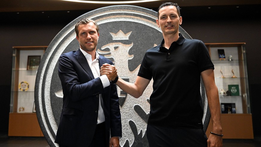 Sport Bilder des Tages 07.07.2023, xjhx, Fussball 1.Bundesliga, Eintracht Frankfurt - Pressekonferenz Dino Toppmöller emspor, v.l. Vorstand Markus Kroesche Krösche Director of Sports of of Eintracht F ...