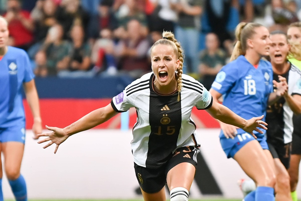 Giulia GwinnDFB-Frauen , Deutschland,15 bejubelt ihr 2:0, 26.09.2023, Bochum Deutschland, Fussball, Nation League Frauen . Deutschland - Island *** Giulia Gwinn DFB Women , Germany,15 cheers her 2 0, ...