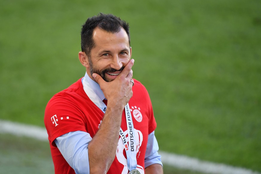 VFL WOLFSBURG-FC BAYERN MUENCHEN, 27.06.2020 Hasan SALIHAMIDZIC Sportvorstand Bayern Muenchen, Gestik,Mimik, lacht,lachen,lachend,optimistisch,gutgelaunt. Einzelbild,angeschnittenes Einzelmotiv,Halbfi ...