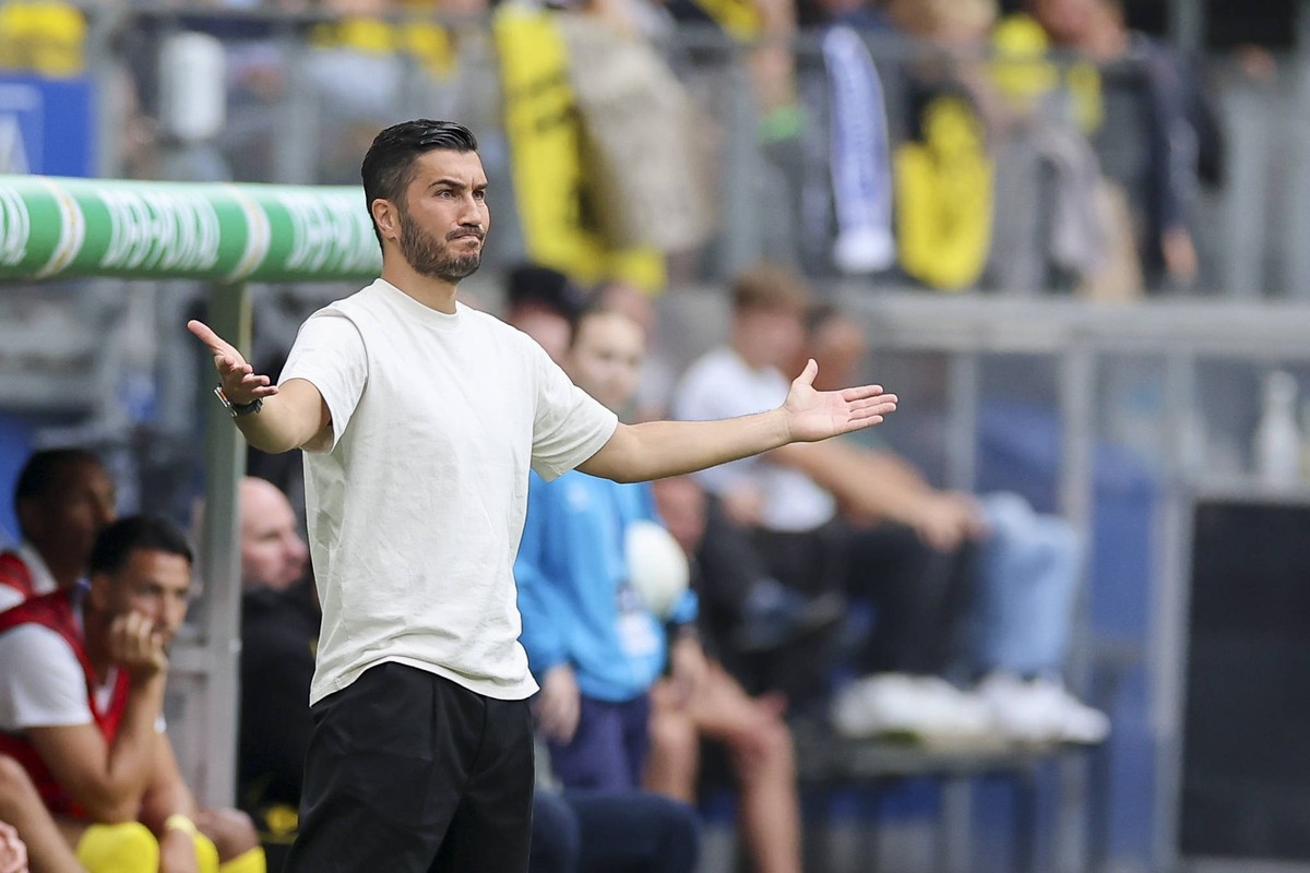 Trainer Nuri Sahin Borussia Dortmund gestikuliert, DFB-Pokal - First Round, 1. FC Phoenix Luebeck vs Borussia Dortmund, Volksparkstadion am 17. August 2024 in Hamburg, Deutschland. Foto von Marco Stei ...
