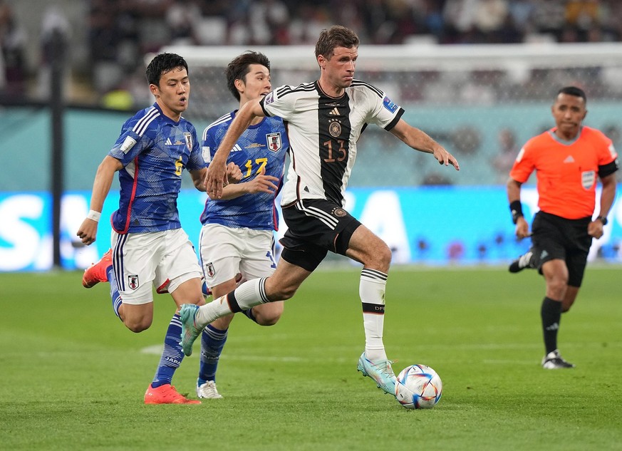 QAT, WM FIFA 2022, Group E, Deutschland vs Japan / 23.11.2022, Khalifa International Stadium, Doha, QAT, WM FIFA 2022, Group E, Deutschland vs Japan, im Bild Germany s forward Thomas Mueller , Japans  ...