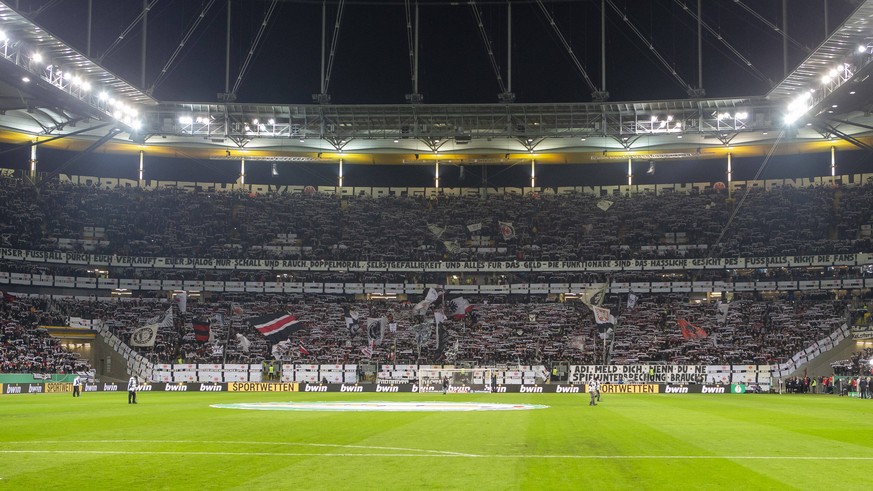 Deutschland, Frankfurt am Main, Commerzbank-Arena, 04.03.2020, emspor, emonline, despor, deonline, Eintracht Frankfurt - Werder Bremen, Fussball, DFB Pokal Bild: v. l. Banner, Plakat, Fans gegen den D ...