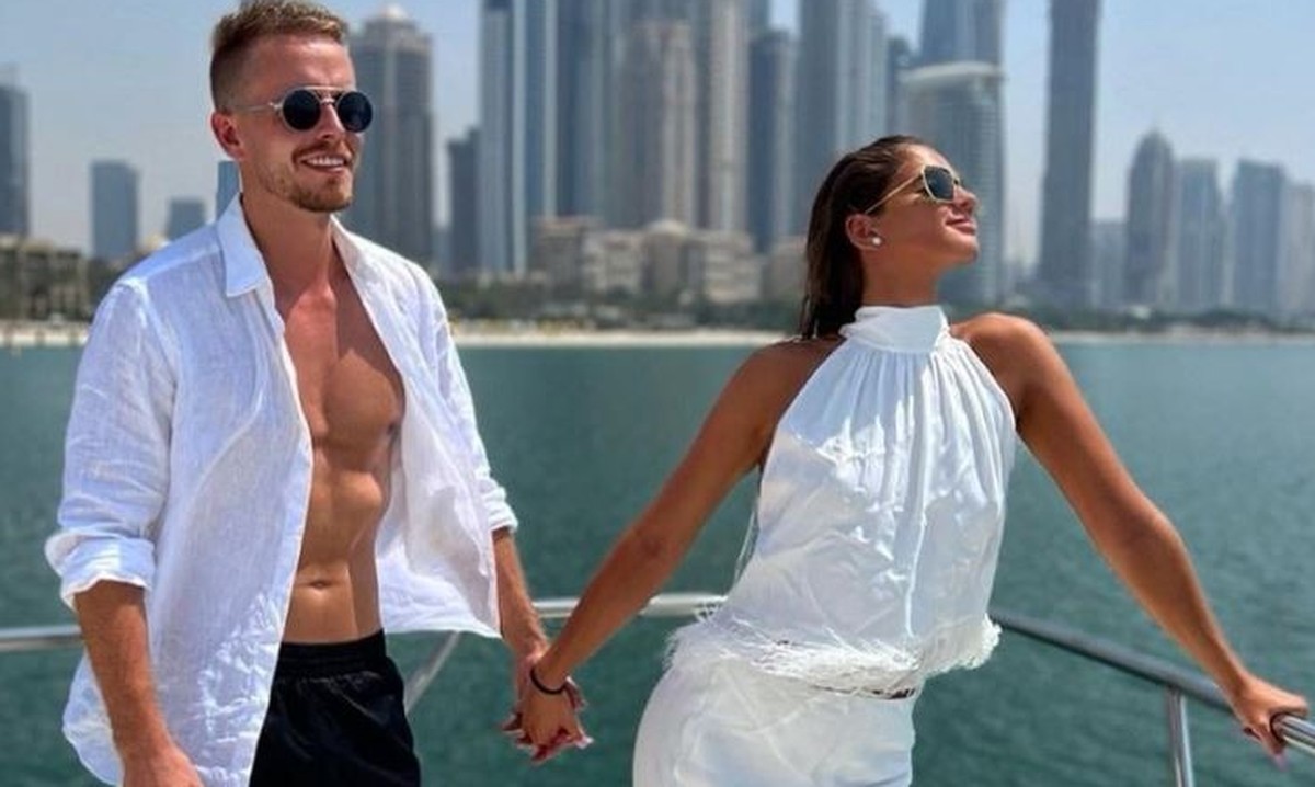 Hier sind Julian und Tanja im gemeinsamen Urlaub zu sehen.