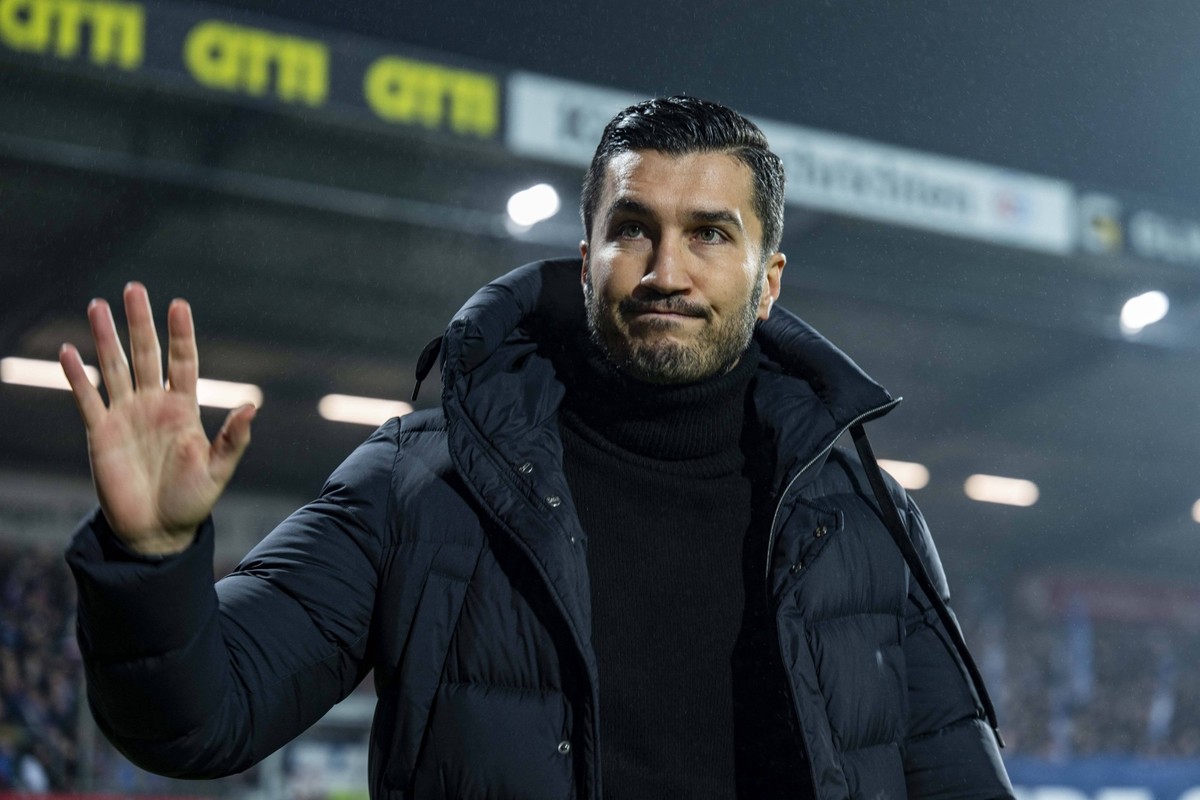 14.01.2025: Fu�ball: KSV Holstein Kiel - Borussia Dortmund, 17. Spieltag im Holstein-Stadion. Dortmunds Trainer Nuri Sahin betritt das Stadion. WICHTIGER HINWEIS: Gem�� den Vorgaben der DFL und des DF ...