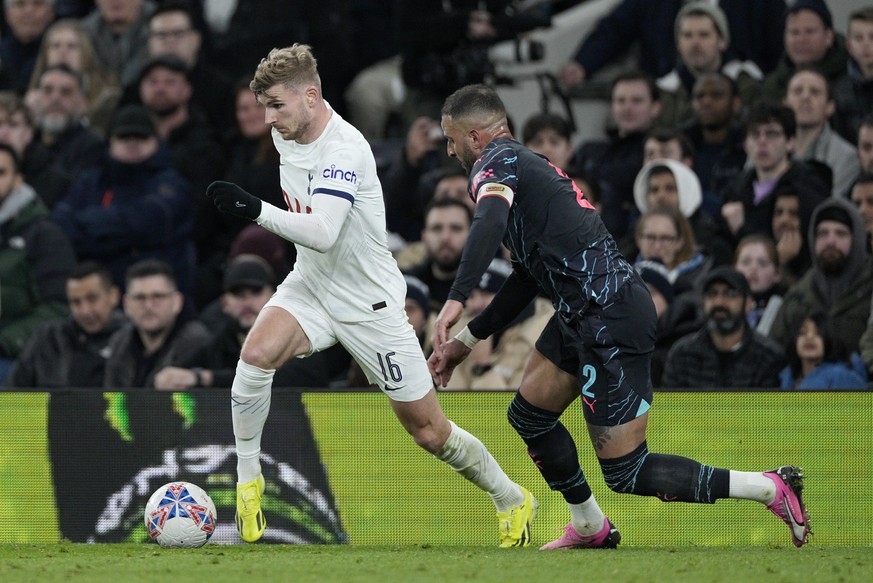 Tottenham&#039;s Timo Werner, left, is challenged by Manchester City&#039;s Kyle Walker during the English FA Cup fourth round soccer match between Tottenham Hotspur and Manchester City in London, Fri ...