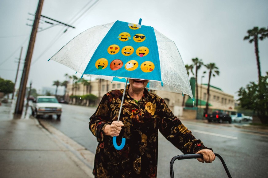 Emojis schützen vor schlechter Laune, hier schützen sie auch vor Regen.