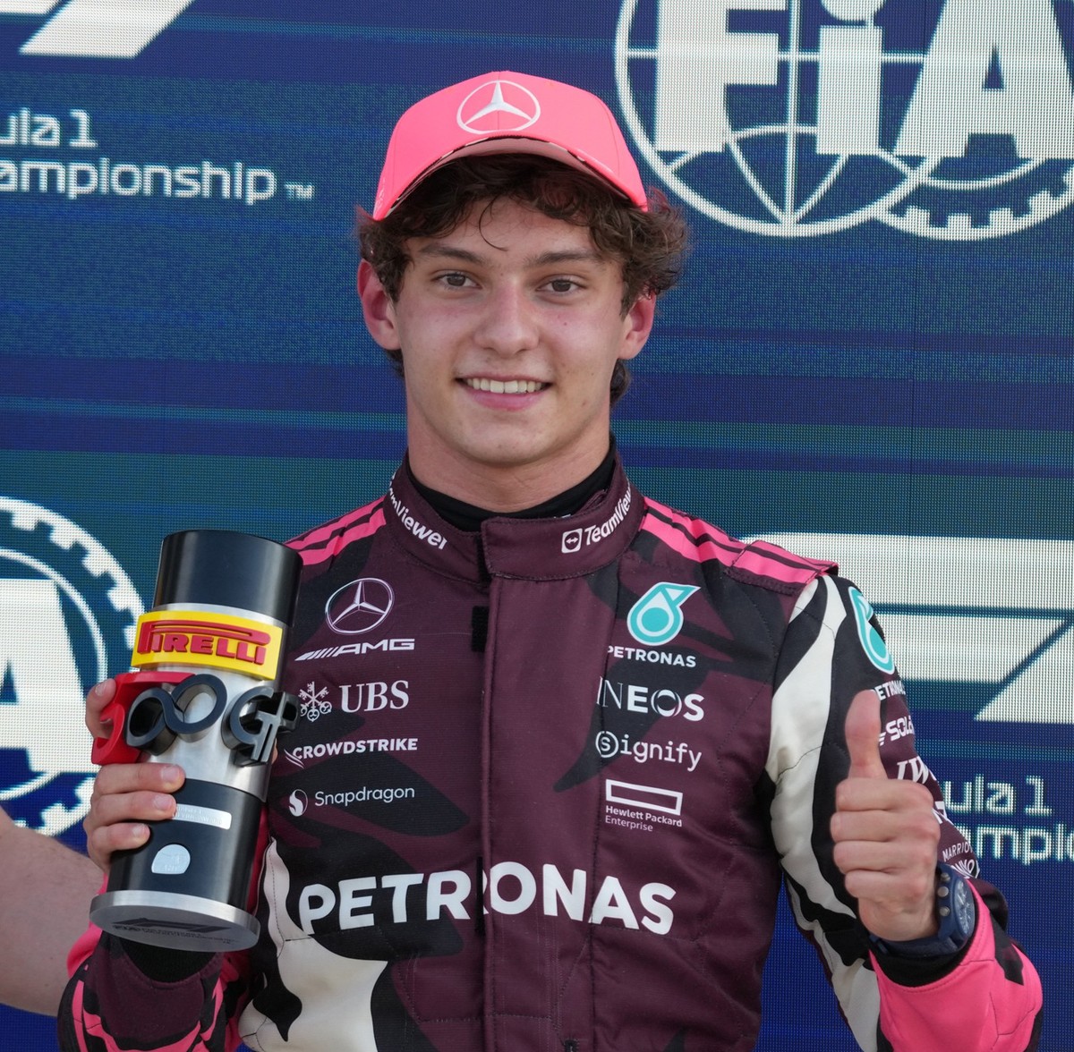 02.05.2025, USA, Miami: Motorsport: Formel-1-Weltmeisterschaft, Grand Prix von Miami, Freies Training. Kimi Antonelli aus Italien vom Team Mercedes-AMG Petronas Formula One Team jubelt über die Polepo ...