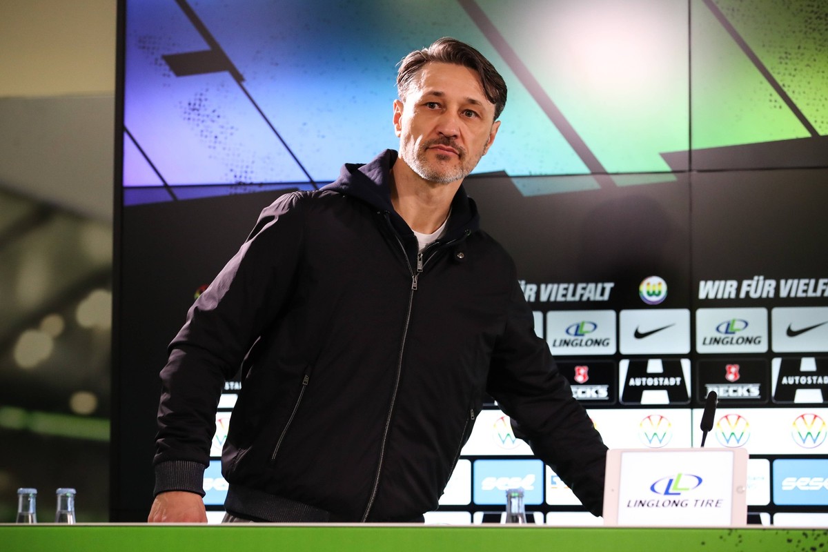 Trainer Niko Kovac VfL Wolfsburg - 1. Fussball Bundesliga Saison 2023-2024 Pressekonferenz nach dem Punktspiel VfL Wolfsburg vs. FC Augsburg in der Volkswagen Arena in Wolfsburg - Fussball,Deutschland ...