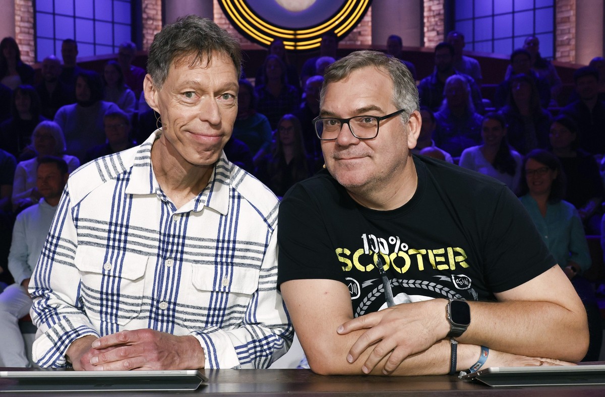 ARD WER WEISS DENN SOWAS? FOLGE 1196, &quot;Johann König und Martin Schneider&quot;, am Donnerstag (14.11.24) um 18:00 Uhr im ERSTEN.
Rateteam-Kapitän Elton (r.) mit Schauspieler und Komiker Martin Sc ...