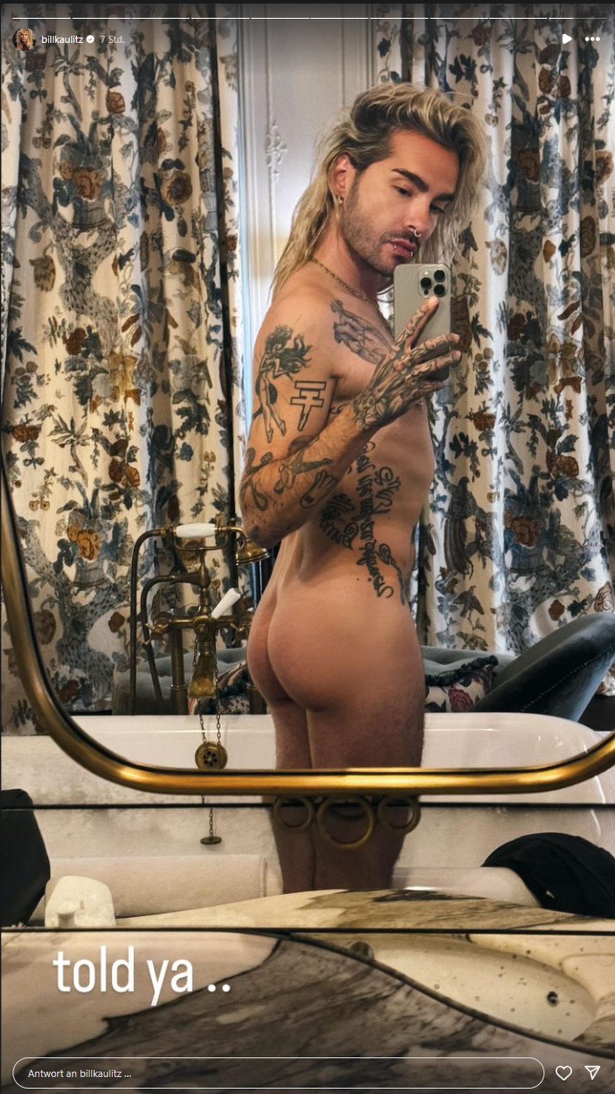 Bill posierte für ein Selfie in seiner Hotelsuite.