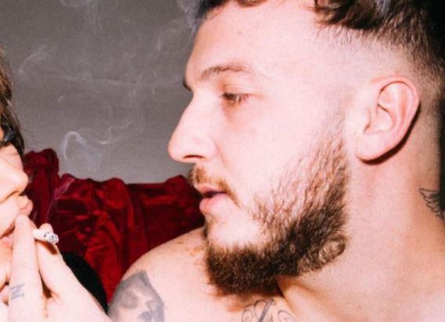 Auf Instagram heizt Rapper Mozzik um eine Vesöhnung mit seiner Frau Loredana an.