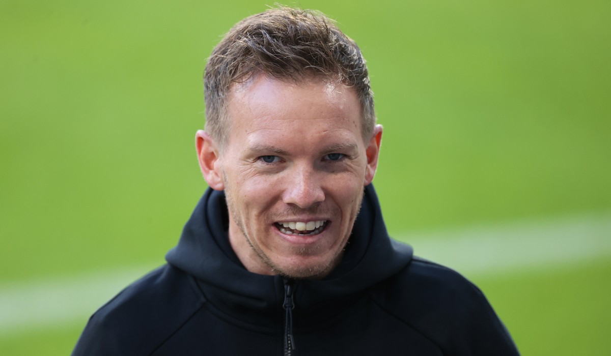 ARCHIV - 16.05.2021, Sachsen, Leipzig: Fu�ball: Bundesliga, RB Leipzig - VfL Wolfsburg, 33. Spieltag in der Red Bull Arena. Leipzigs Trainer Julian Nagelsmann vor dem Spiel. (zu dpa �Nagelsmann: Balan ...