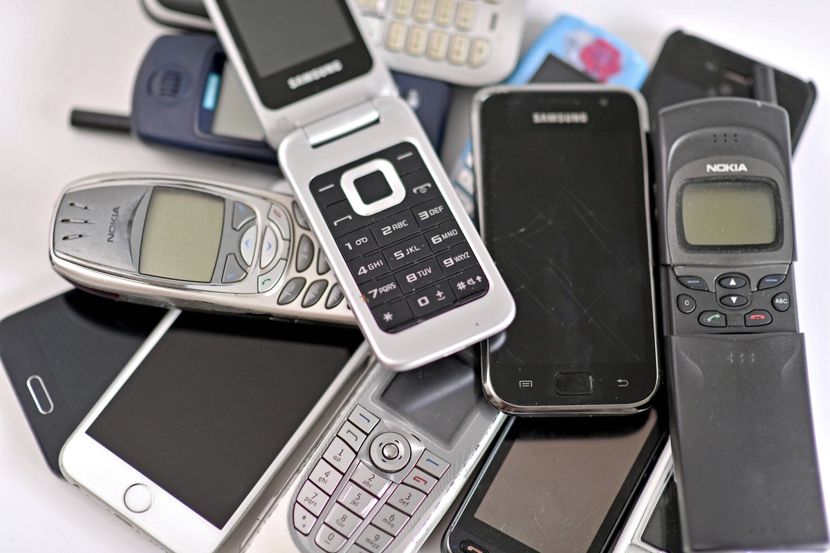 07.06.2020, Gebrauchte Handys, die auf dem Müll landen, auf einem Haufen geschichtet. 07.06.2020, Handy-Schrott 07.06.2020, Handy-Schrott *** 07 06 2020, Used mobile phones that end up in the rubbish  ...