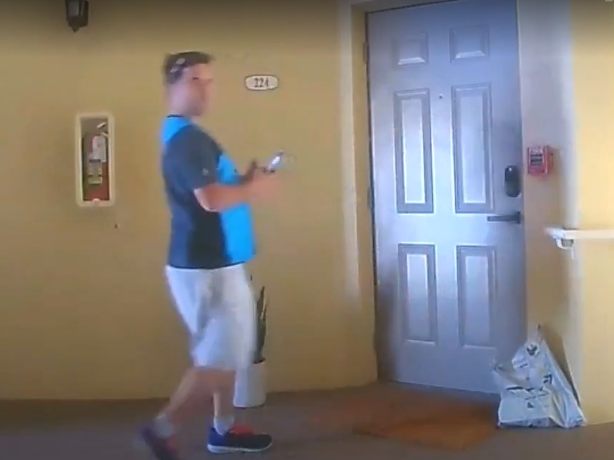 Ein Amazon-Fahrer hat in Florida versucht, ein Paket zu stehlen.