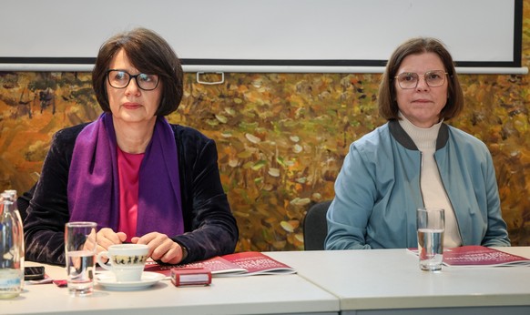ARCHIVE - March 15, 2023, Bremen: The top candidates of the Bremen Left Party, Claudia Bernhard (l) and Kristina Vogt (r), at the presentation of the Left Party's election campaign for the state elections in Brem...