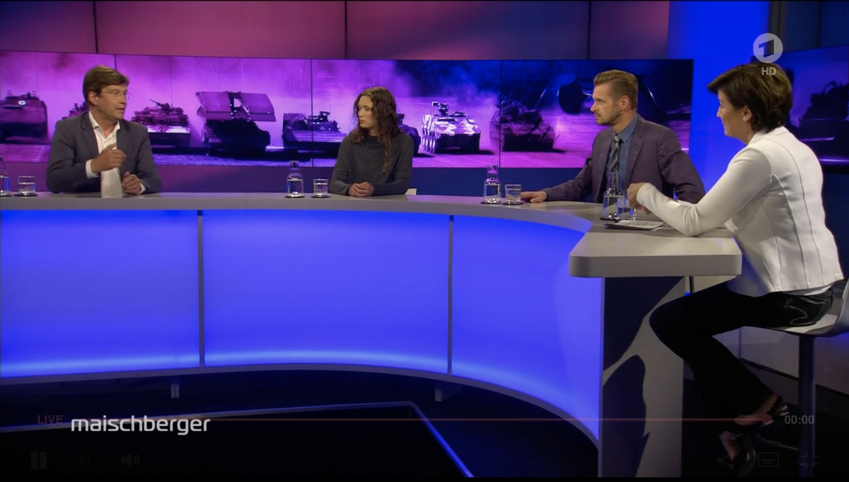 Maischberger (re.) und ihre Kommentatoren Christoph Schwennicke, Anna Mayr und Florian Schroeder (von links).