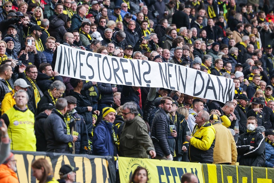 08.04.2023, Fussball, Saison 2022/2023, 1. Bundesliga, 27. Spieltag, Borussia Dortmund - 1. FC Union Berlin, Banner auf der Westtribüne gegen die Pläne der DFL: Investoren Nein Danke Dortmund Signal I ...