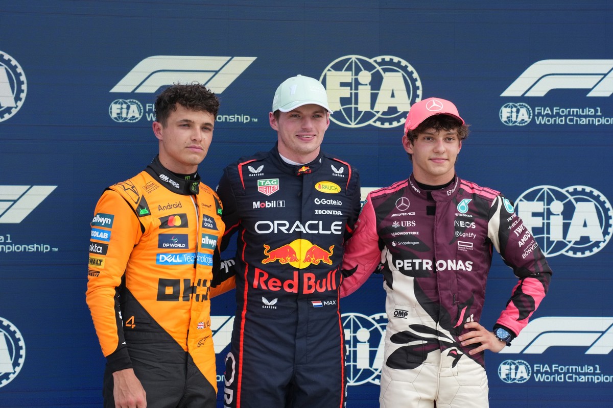 03.05.2025, USA, Miami: Motorsport: Formel-1-Weltmeisterschaft, Grand Prix von Miami, Qualifying: Poleposition für Max Verstappen (M) aus den Niederlanden vom Team Oracle Red Bull, 2. Startplatz für L ...