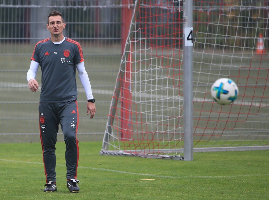 09.10.2018, FC Bayern Training, Saebenerstrasse Muenchen, im Bild: Miroslav Klose DFL REGULATIONS PROHIBIT ANY USE OF PHOTOGRAPHS AS IMAGE SEQUENCES AND / OR QUASI VIDEO. *** 09 10 2018 FC Bayern Trai ...