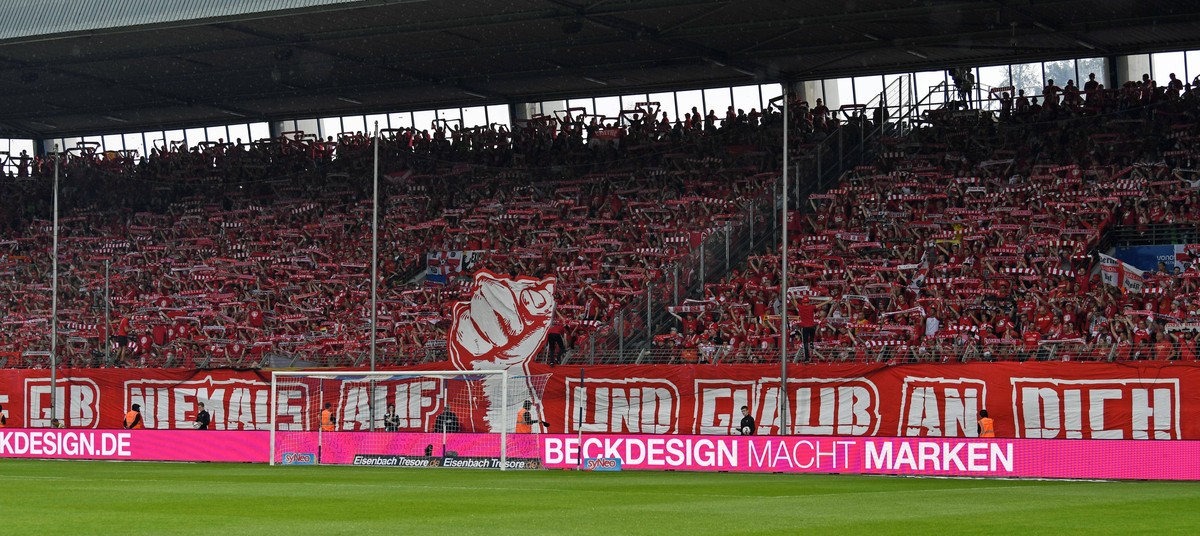Fussball, Herren, 2. Bundesliga, Saison 2018/2019, (34. Spieltag), VfL Bochum 1848 - 1. FC Union Berlin, Fans von Union, Gib niemals auf, 19.05. 2019, *** Soccer, Men, 2 Bundesliga, Season 2018 2019, ...