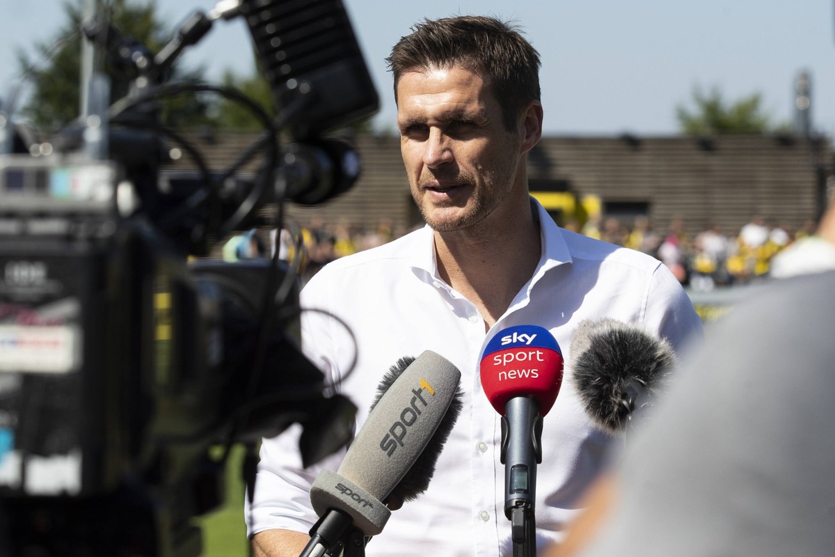 Sebastian Kehl am Rande eines öffentlichen Trainings des BVB am 9.8.22