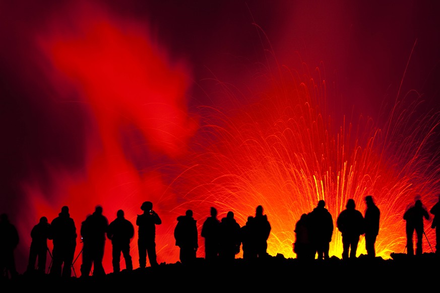 Abgesehen von der Gefahr, war der Ausbruch auch ziemlich beeindruckend – viele Fotografen wollten im Jahr 2010 diesen Moment festhalten