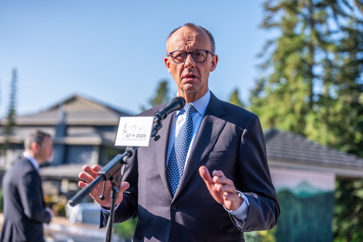 16.06.2025, Kanada, Kananaskis: Bundeskanzler Friedrich Merz (CDU) spricht beim Pressestatement vor dem beim G7-Gipfel in der Pomeroy Kananaskis Mountain Lodge. Die «Gruppe der Sieben» (G7) ist eine i ...