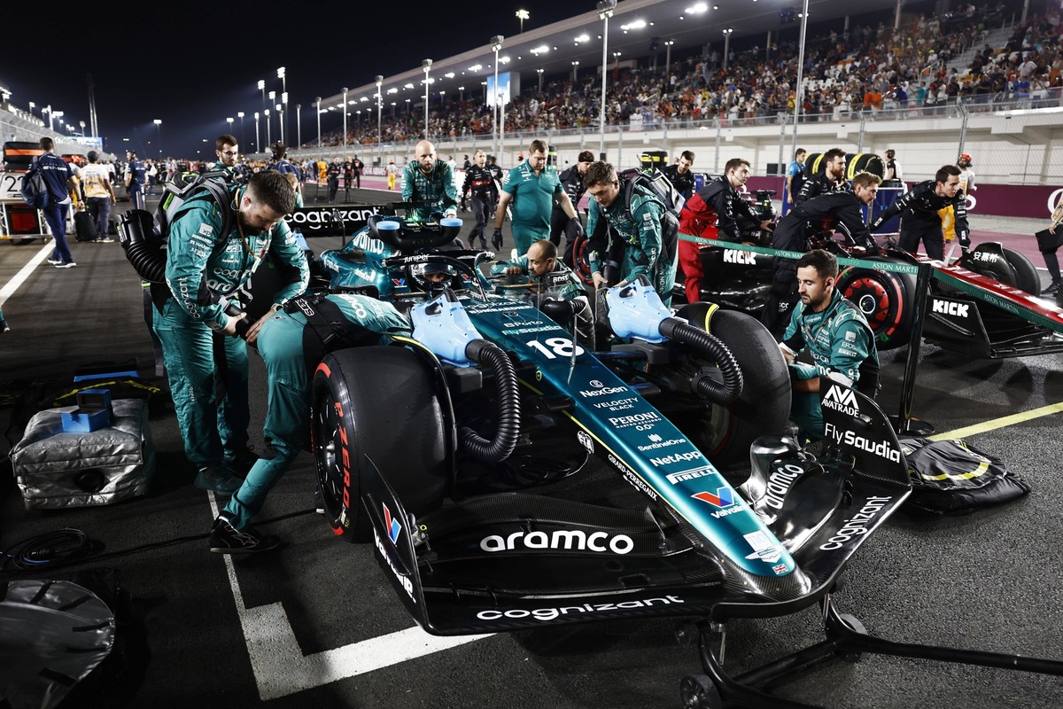 Formula 1 2023: Qatar GP LOSAIL INTERNATIONAL CIRCUIT, QATAR - OCTOBER 07: Lance Stroll, Aston Martin AMR23, on the grid during the Qatar GP at Losail International Circuit on Saturday October 07, 202 ...