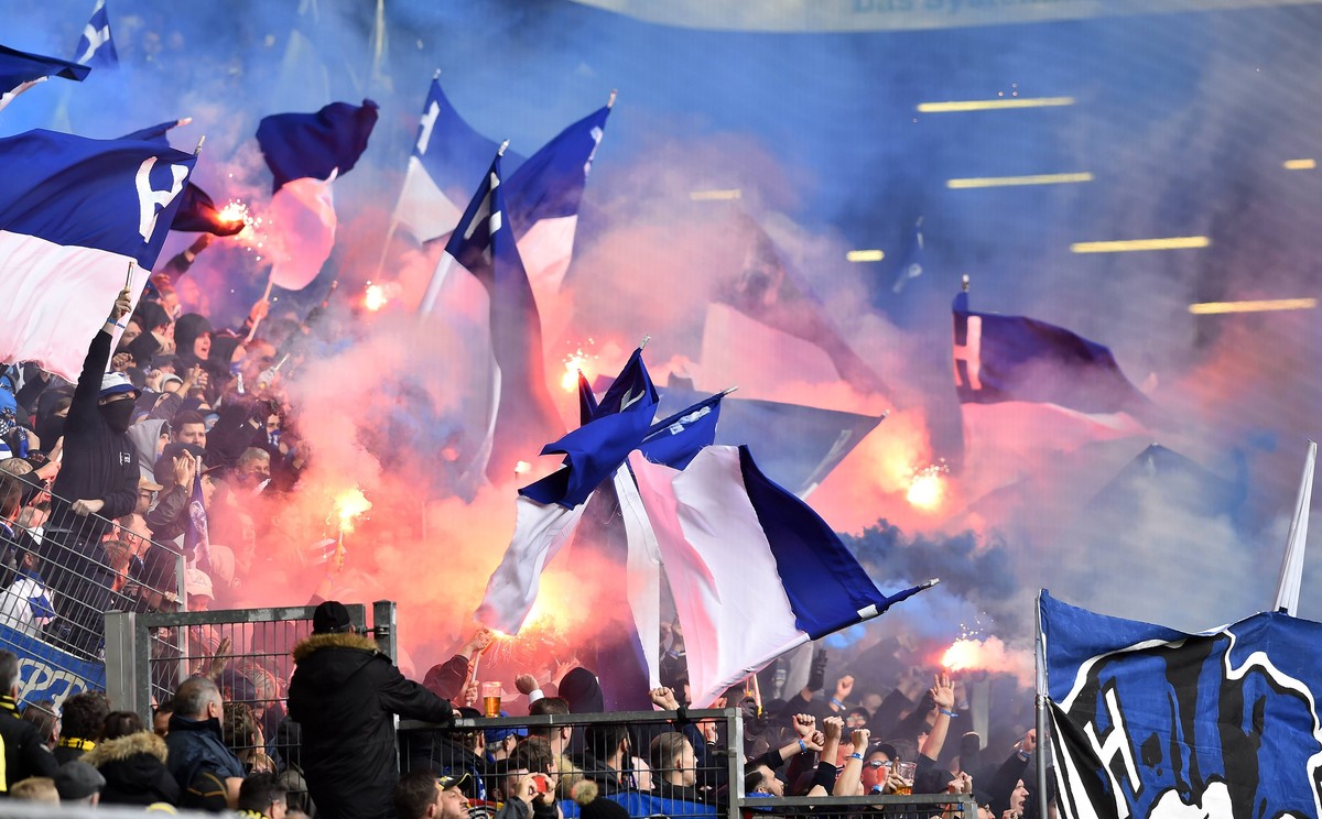Dortmund, Germany 27.10.2018, 1. Bundesliga, 9. Spieltag, BV Borussia Dortmund - Hertha BSC Berlin, Pyrotechnik Fans Hertha ( DeFodi521 *** Dortmund Germany 27 10 2018 1 Bundesliga 9 Matchday BV Borus ...