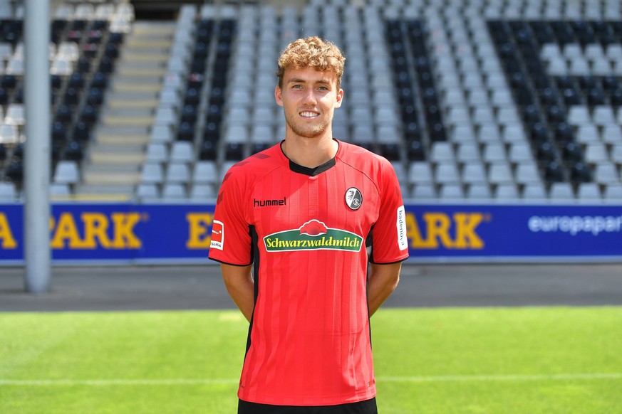 Luca Waldschmidt; SC Freiburg; 1. Bundesliga, Portraettermin 2018/2019 1. Bundesliga - 2018/2019 - Portraettermin SC Freiburg Freiburg *** Luca Waldschmidt SC Freiburg 1 Bundesliga Portraettermin 2018 ...