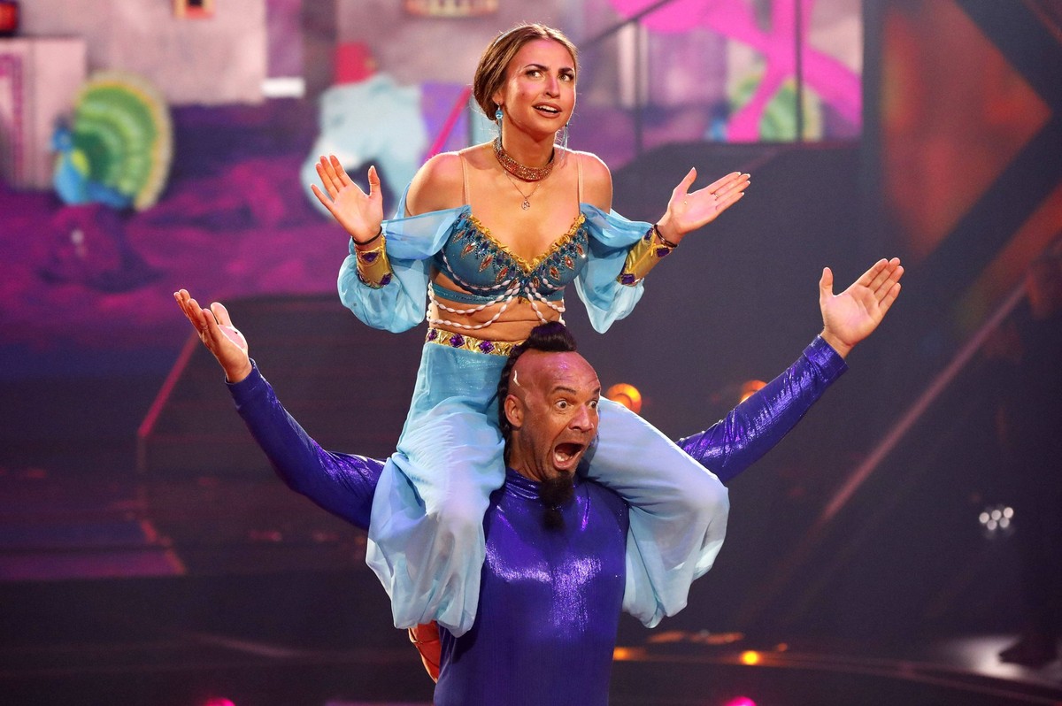 Detlef Soost mit Ekaterina Leonova in der achten Live-Show der 17. Staffel der RTL-Tanzshow Let s Dance im MMC Coloneum. Köln, 26.04.2024 *** Detlef Soost with Ekaterina Leonova in the eighth live sho ...