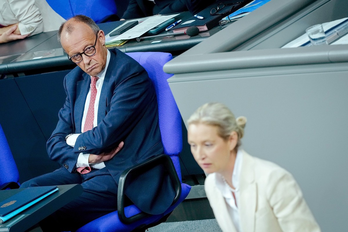 09.07.2025, Berlin: Alice Weidel, Fraktionsvorsitzende der AfD, spricht in der Generaldebatte zum Haushalt im Plenum des Bundestags vor Bundeskanzler Friedrich Merz (CDU). Die Generaldebatte ist der H ...