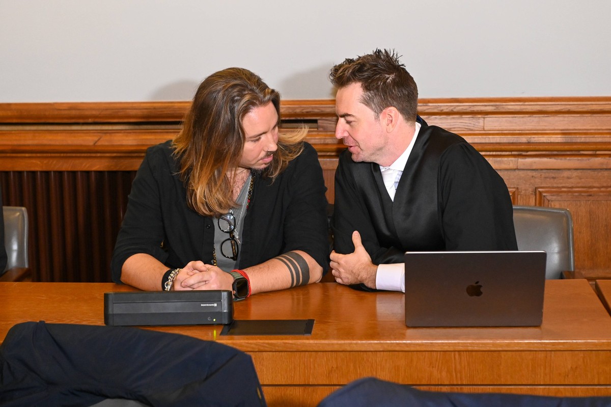 Prozessauftakt gegen Gil Ofarim 07.11.2023 gegen 9 Uhr Leipzig, Landgericht Leipzig Prozessauftakt gegen Musiker Gil Ofarim am Landgericht Leipzig wegen Verleumdung u.a. Im Bild: Angeklagter Musiker G ...
