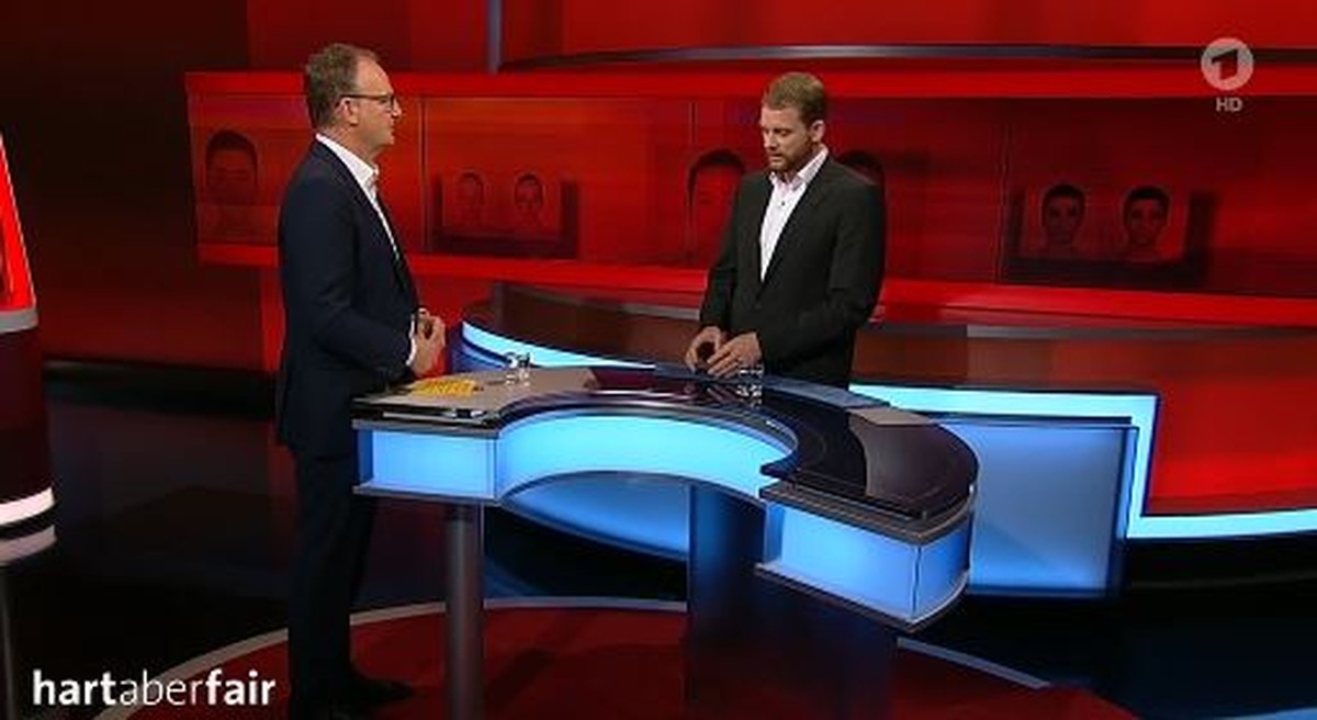 Plasberg im Gespräch mit dem Soziologen Johannes Krause.