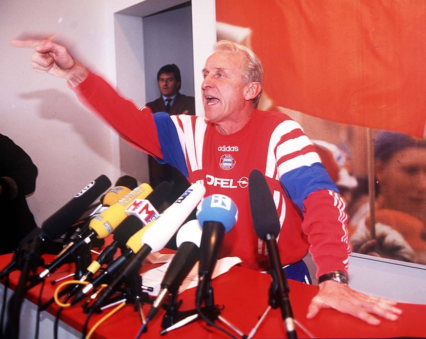 Giovanni Trapattoni Pressekonferenz am 10.03.98 Bayern Trainer Giovanni Trapattoni bei seiner legendären Pressekonferenz am 10.März 1998 im Bayern Pressestüberl auf dem Trainingsgelände an der Säbener ...