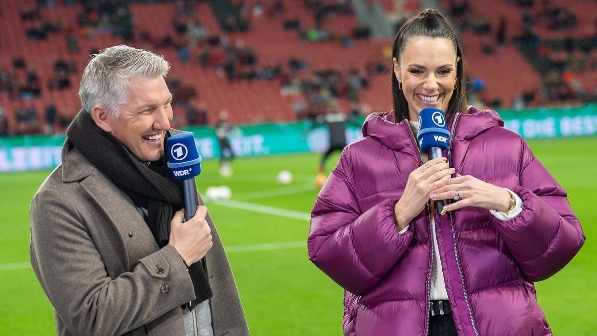 Gute Laune herrscht bei Bastian Schweinsteiger und Esther Sedlaczek. Fu
