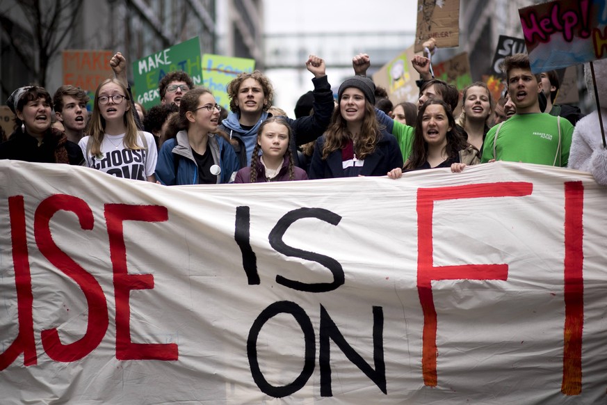 Greta Thunberg, FridaysForFuture DEU, Deutschland, Germany, Berlin, 29.03.2019 Greta Thunberg, schwedische Klimaaktivistin, mit Schild Skolstreijk Foer Klimatet auf der Demonstration von Schuelerinnen ...