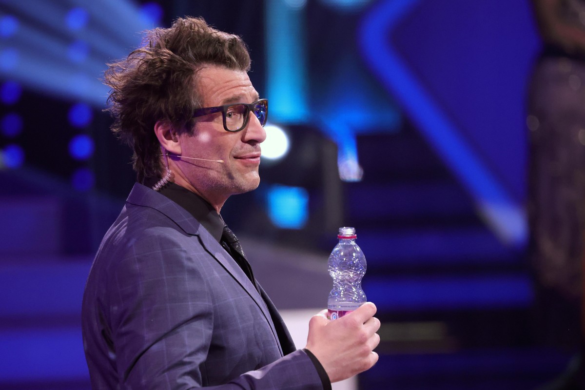 COLOGNE, GERMANY - MAY 14: Host Daniel Hartwich drinks water during the 10th show of the 14th season of the television competition &quot;Let&#039;s Dance&quot; on May 14, 2021 in Cologne, Germany. (Ph ...