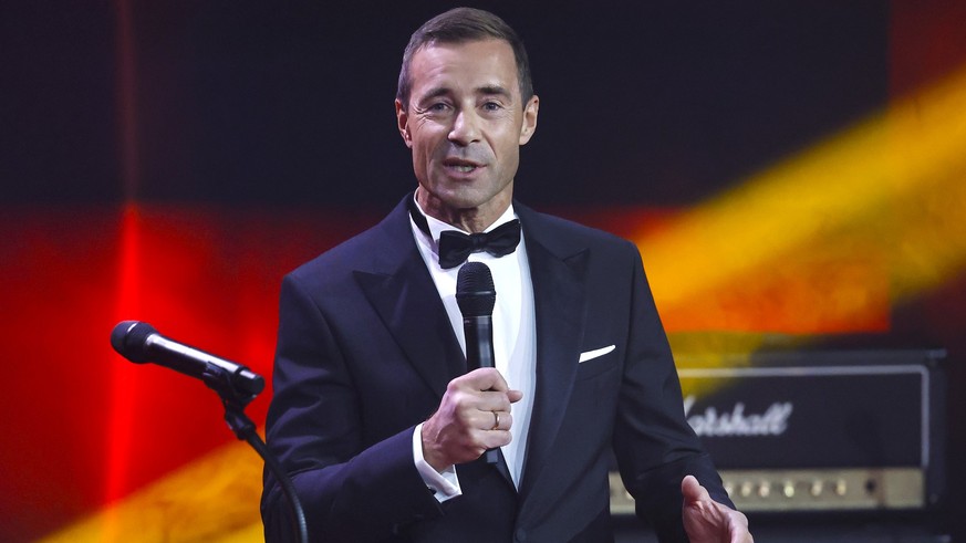 HAMBURG, GERMANY - OCTOBER 20: Kai Pflaume during the &quot;Goldene Bild der Frau&quot; Award Ceremony 2021 at Stage Theater Neue Flora on October 20, 2021 in Hamburg, Germany. (Photo by Franziska Kru ...