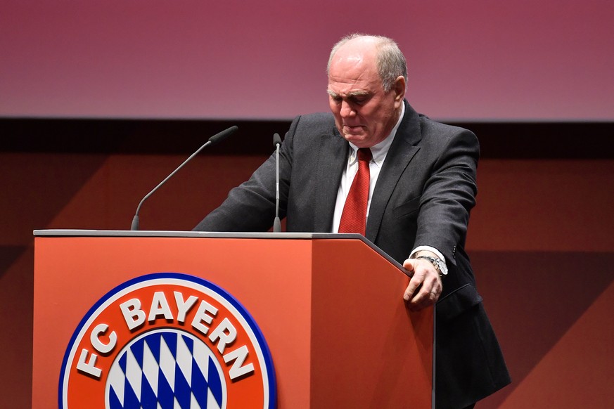 Uli Hoeneß kämpft bei seiner Abschiedsrede mit den Tränen.